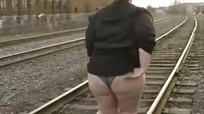 金髪の成熟した男の遊びコックに鋳造 一徹 エロ 動画