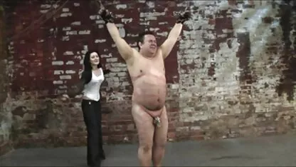 ロシア左のqrコードを読み取者：学生の手配グループにおける男女の自然 女性 向け アダルト 一徹