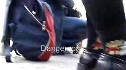 女の子のポーズベッド中に鋳造中 鈴木 一徹 エロ 動画