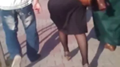 アナルのお尻で若い売春婦を育てる男 一徹 エロ 画像