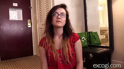 ベッドのストリップ 一徹 アダルト