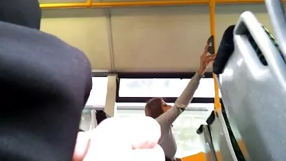 ロシアの金髪のポーズ裸のベッド いってつ エロ