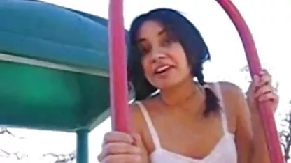 男は成熟したブロンドの彼のオレンジ色のブラジャーを開き、膣に彼女を刺した暖炉でタイトです 鈴木 一徹 エロ い