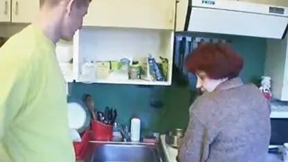 テディ赤い髪のマンディミューズは、フェラチオで黒人男性を誘惑し、彼の陰茎の下に膣を公開します アダルト 一徹