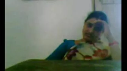 彼女の友人の顔と彼のコックに座って小さなおっぱいとスキニーの猫 アダルト 鈴木 一徹