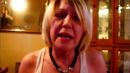 青い靴の女の子は庭のソファの男と遊ぶ エロ 動画 無料 一徹